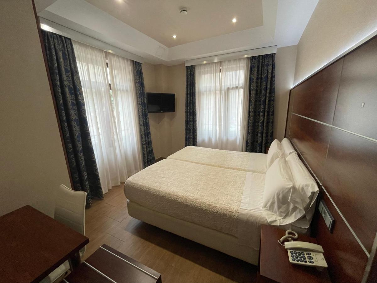 Castilla Guerrero Malaga Luaran gambar